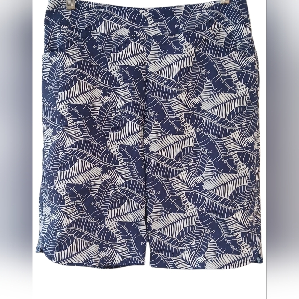 Bella Rose - Blue & White Shorts W/Floral Design, Front Pockets, Elastic Waist, - Picture 2 of 9